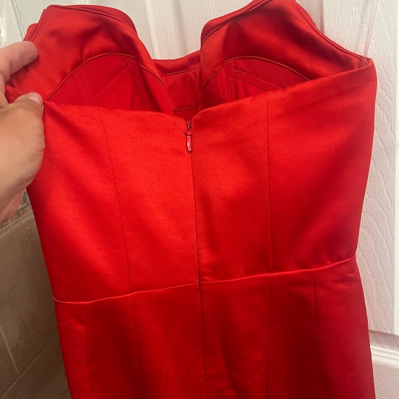 Red dress - Picture 5 of 9